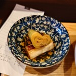 江戸堀 焼豚食堂 - 選べる小鉢一品は、希望どおりに焼きネギのおひたしを。