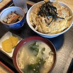 食堂 天龍 - カツ丼680円