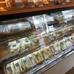 ラスティコ - 店内にカフェも併設されているので、このような食事パンも充実