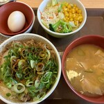 すき家 - ねぎ玉牛丼 (とん汁サラダセット)