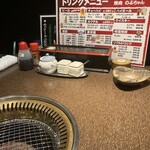 焼肉のぶちゃん - テーブル