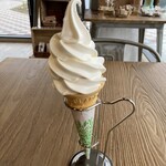 ポッケ カフェ - ソフトクリーム（コーン）150円