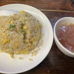 中国ラーメン楊 - 炒飯と付属のスープ