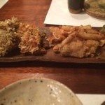 クエのウロコと皮のオリーブオイル揚げ
          牡蠣のペースト和え