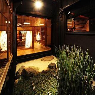 築60年の旅館を改築！坪庭の景観も楽しめる古民家再生居酒屋