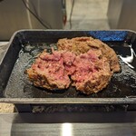 ニクノトモシビ - 和牛ハンバーグの断面♪