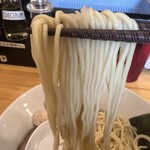 煮干らーめん 川むら - パツンとした低加水麺。菅野製麺特製