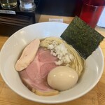 煮干らーめん 川むら - 煮干らーめん正油 味玉は大将の気持ち