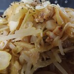 ゴールデンファイブヌードル - ネギとヤサイの壁