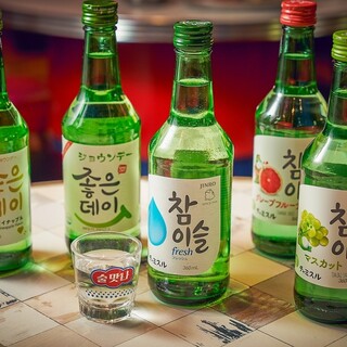 ``A wide variety of Korean liquors'' such as makgeolli, chamisul, johnday, etc.