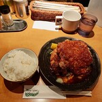 Youshokunomise Monami - ハンバーグと海老フライ（ランチメニュー）