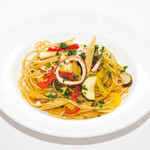 Seasonal salad: Japanese-style spaghetti with squid and summer vegetables