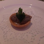 オテル・ド・ヨシノ - いのししのりエット。