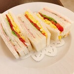 SUI - 食べやすいサンドイッチ