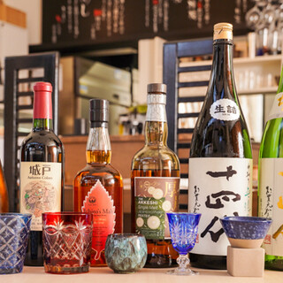 ファン垂涎もののプレミアムな日本酒・ワインが約100種類！