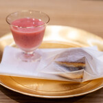 柚木元 - 2024.4 紅ほっぺ（いちご）と甘酒のスムージー 自家製蕗の薹入りどら焼き