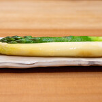 柚木元 - 2024.4 飯田産2色のアスパラガス蒸し焼き 大鹿村産山塩添え