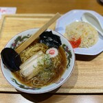Taishuu Shokudou Tengudai Ho-Ru - 昭和の中華そばと半焼き飯定食 ¥979-