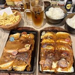 にこにこ餃子 - 最初に10種類＆ポテトがきました