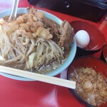 ラーメン 富士丸 - 料理写真:ラーメン半分➕ブタカスアブラ➕生卵➕ショウガです(⁠ʃ⁠ƪ⁠＾⁠3⁠＾⁠）