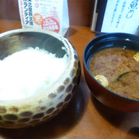 魚めし 竹亭 - ご飯と味噌汁
