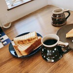 うつわカフェ グルグル - 【トースト キャラメルバナナ ￥600 ／ 秋保ブレンド ￥600】