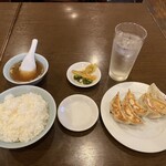 中華料理 餃子の店 三幸園 - 餃子定食