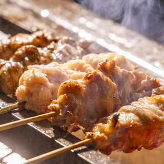 我们推荐“京都烤鸡烤鸡肉串套餐您可以在这里豪华地品尝我们的招牌菜肴。
