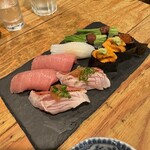 立ち寿司 杉尾 - 金目鯛炙り、中トロ、アオリイカ、芽ねぎ、ウニ、イクラ