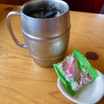 Komeda Kohi Ten - 「コメダアイスコーヒー（たっぷり1.5倍）」＠600  いつもの豆菓子付き