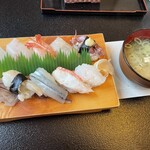 Sushi Kan - お味噌汁はつみれ汁でした