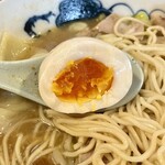 室蘭ラーメン 雷文 - 味玉