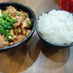 ISHIDA ICHIRYU - チャーシュー丼とライスのサイズ比較