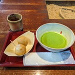 Taneya Himurechaya - つぶら餅二個と抹茶のセット（抹茶は温冷好きな方を選べます）