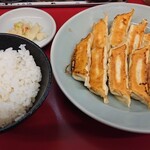 Utsunomiya Mimmin - 焼餃子焼き餃子2枚 ¥360×2、ライス ¥180(お新香付き)。