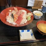 51丸 食堂 - 海鮮丼