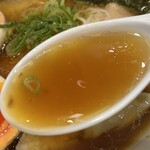 手揉み中華そば 中村 - 特製中華そば¥1350のスープ 