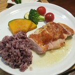 キッチン ブルー グローブ - ご飯を乗せてソース？を吸わせます