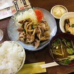 家庭料理居酒屋 よってって - ♪豚肉の生姜焼き定食 ¥700