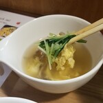 キッチン ブルー グローブ - 具沢山な玉子スープ