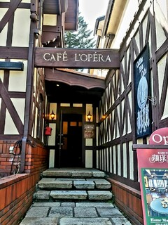 CAFE L'OPERA - 入口。