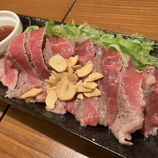 酒類搭配的美味佳品◆肉類料理及炸物等滿足感十足的豐富菜單