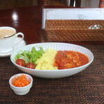 森のcafe Sylph - 料理写真:トマトとチキンのカレーとホットコーヒー