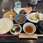 Tarafuku - 肉定食