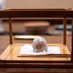 Kamakura Kitajima - 2024.4 静の舞（松の実餡、白餡、求肥）