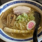 麺匠 えにし - えっ！何？この支那竹…わたしが生まれて食べてきた支那竹の中で一番美味しいですよ。こんな美味しい支那竹初めてですよ。結構沢山入ってて嬉しい限りです。