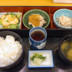 Omote Kouji - 日替り定食（￥600）。豚肉おろしソースがけ、エビマヨ