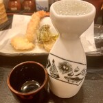 Teuchi Soba Tempura Naoto - 日本酒「喜久酔」580円。本来は熱燗で出てくる酒だが、無理言って常温で出してもらった。