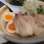 貝出汁らぁ麺 みぎわ - たっぷりのお肉です