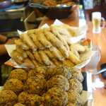 日の丸や - カウンターに並ぶおばんざい